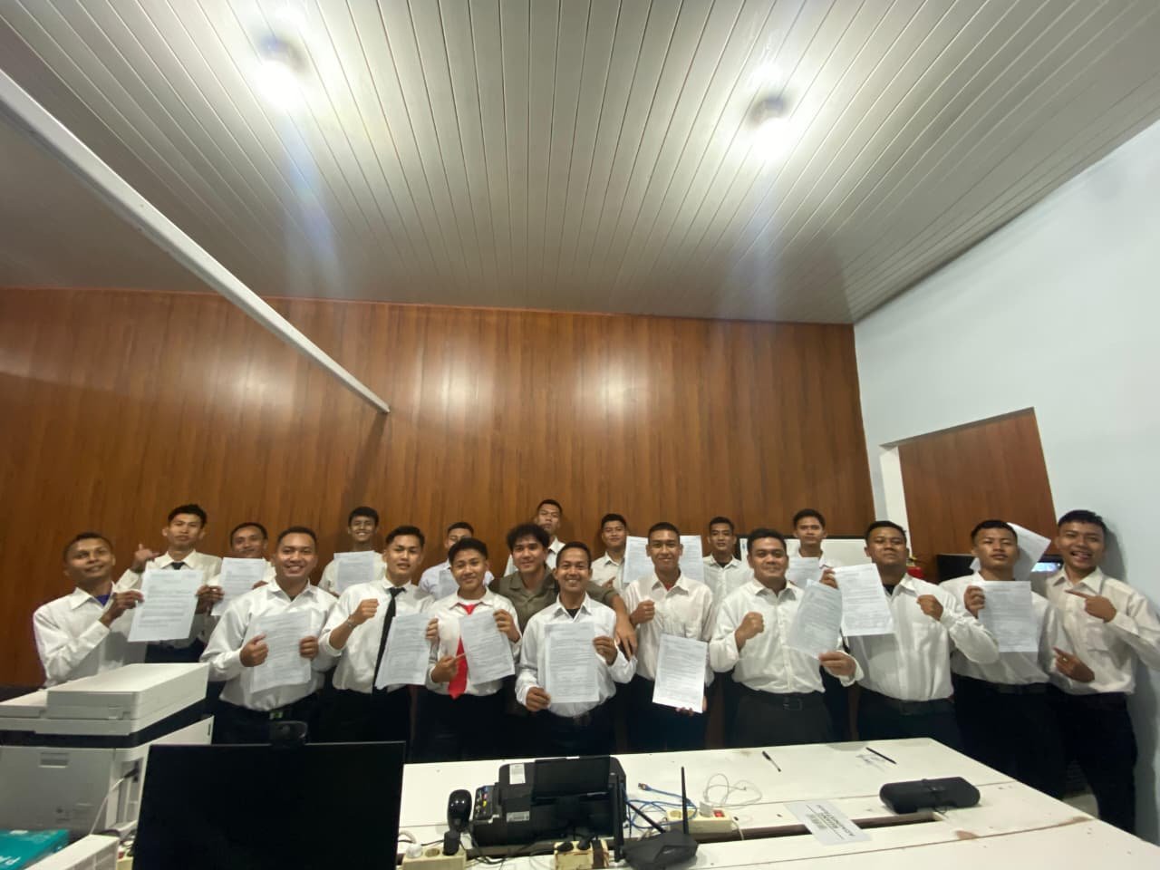 Tanda tangan kontrak pemagang pengolahan makanan, kontruksi plester, dan kontruksi perancah